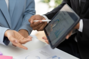 SA Associates fractional CFO advisor meeting with a growing business owner in Waterloo to discuss engagement costs and services 