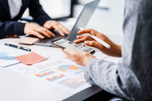 How to improve cash flow management chart showing receivables, payables, and working capital for a growing Ontario business 